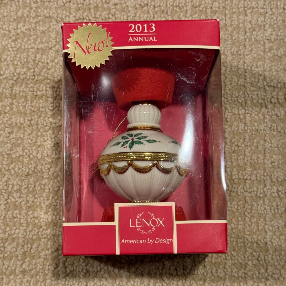 Lenox 2013 Annual Holly Holiday Ornament - Holly Spire